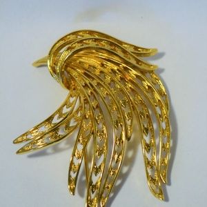 Vintage Flowing feathers brooch by Monet